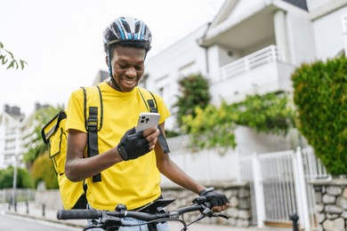 Kofi pays a delivery rider 500 GHS with Mobot